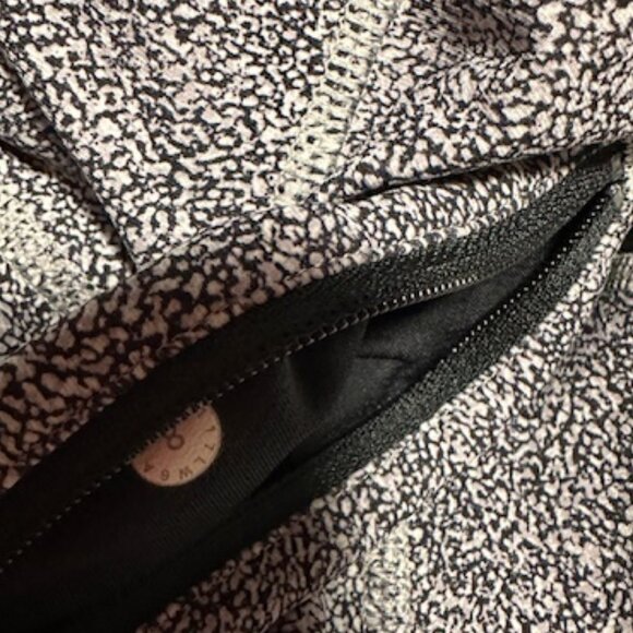 LUlulemon size 8 crops - Picture 2 of 3